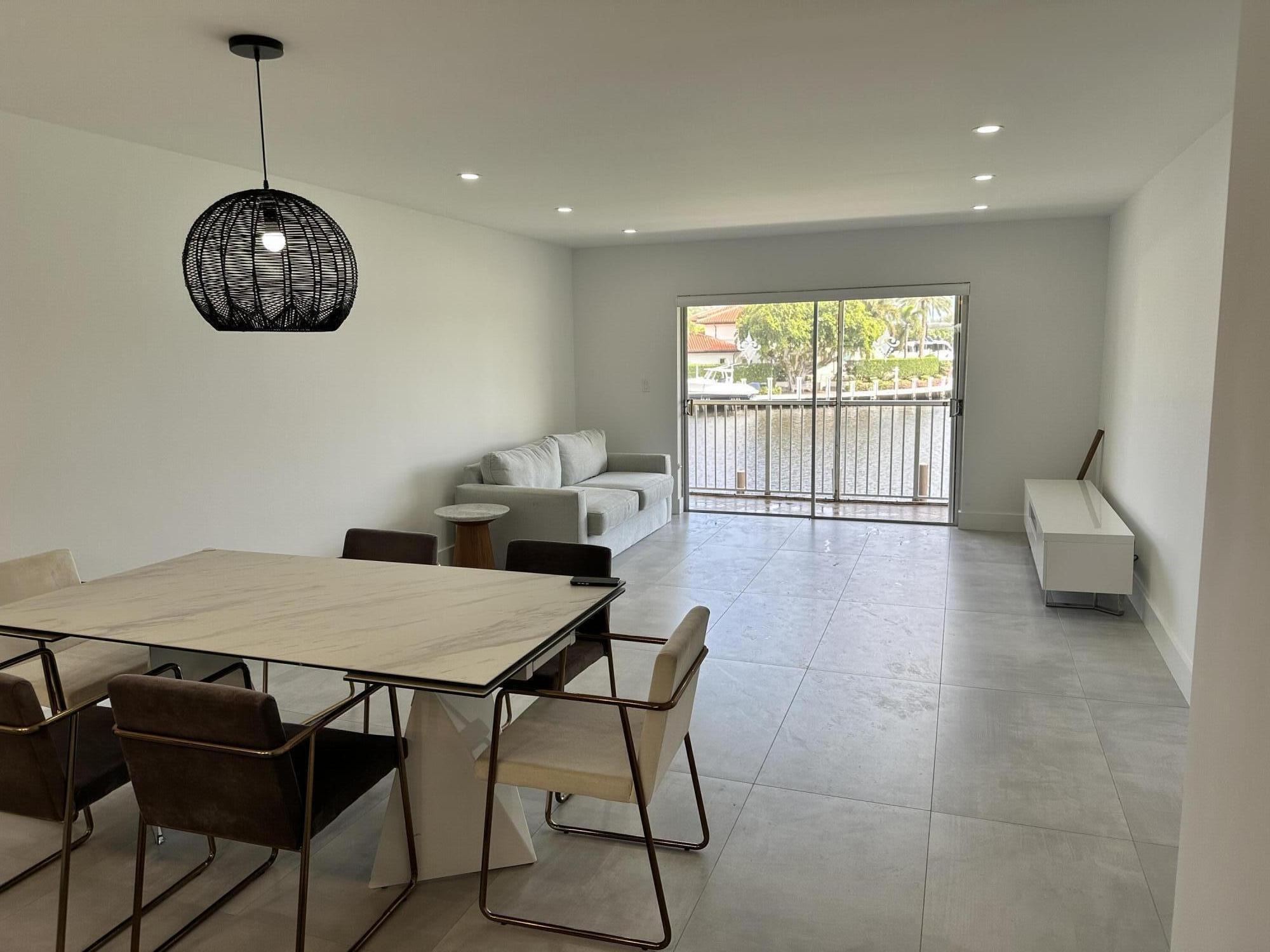 330 N Federal Highway 211