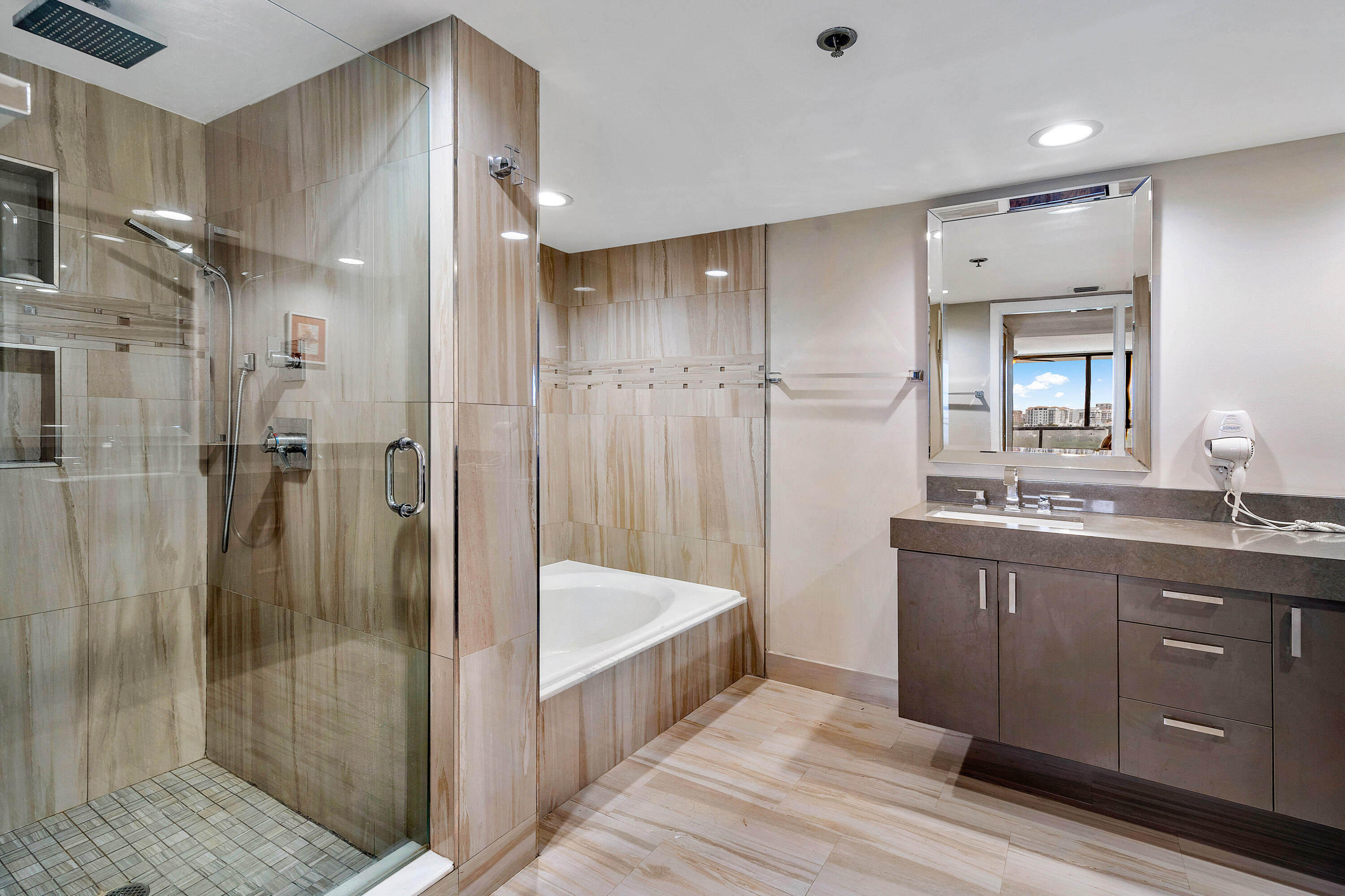 250 S Ocean Boulevard 7e, Boca Raton Unit: 7e