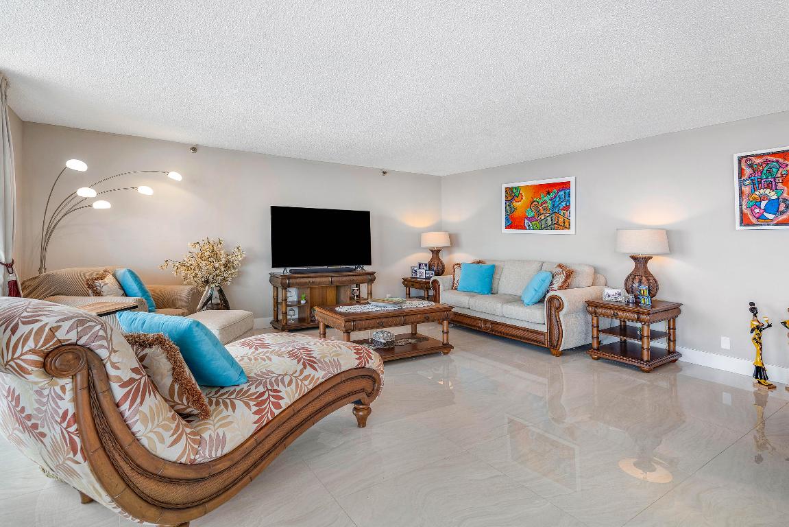 250 S Ocean Boulevard 7e, Boca Raton Unit: 7e