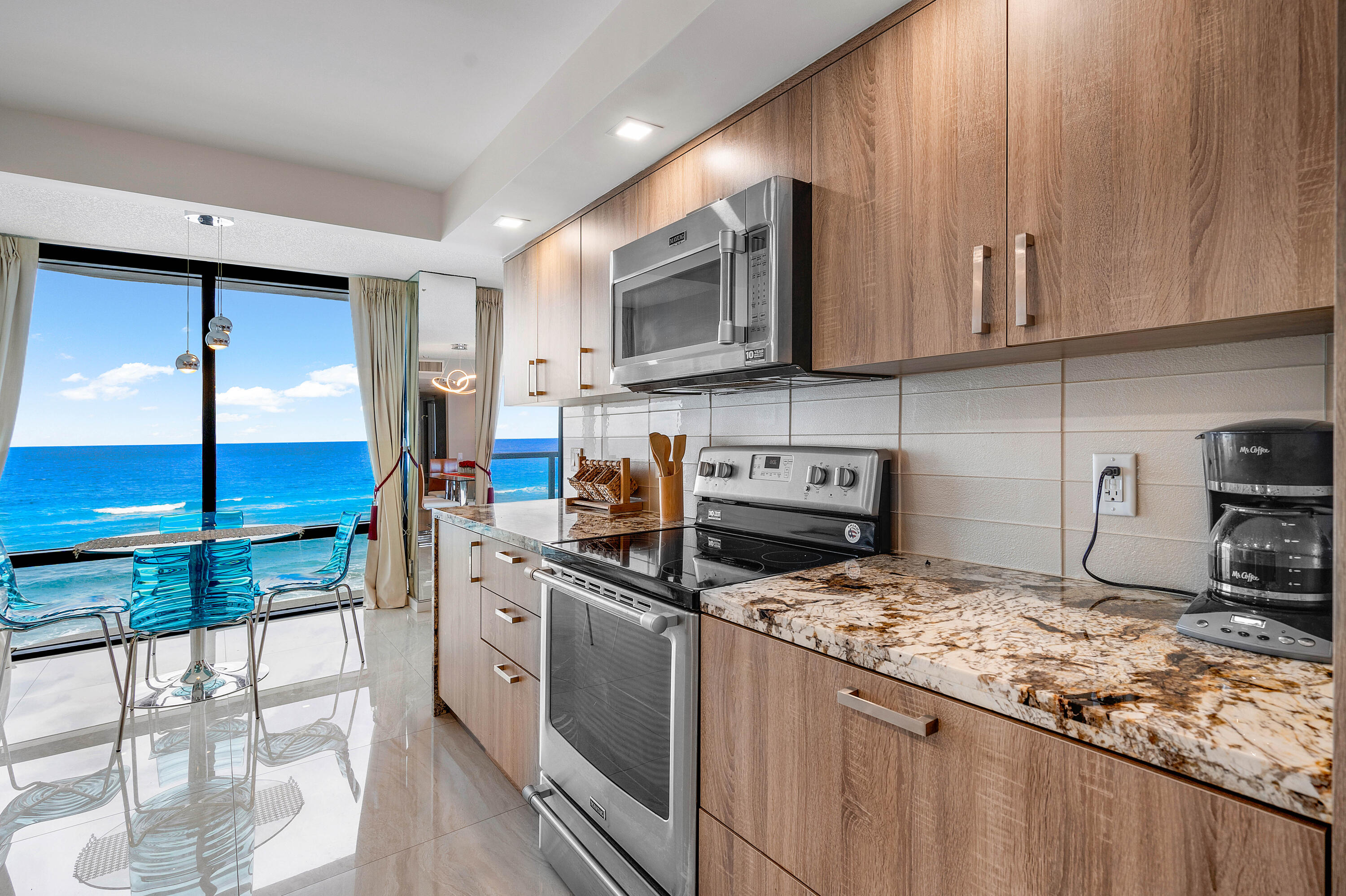 250 S Ocean Boulevard 7e, Boca Raton Unit: 7e