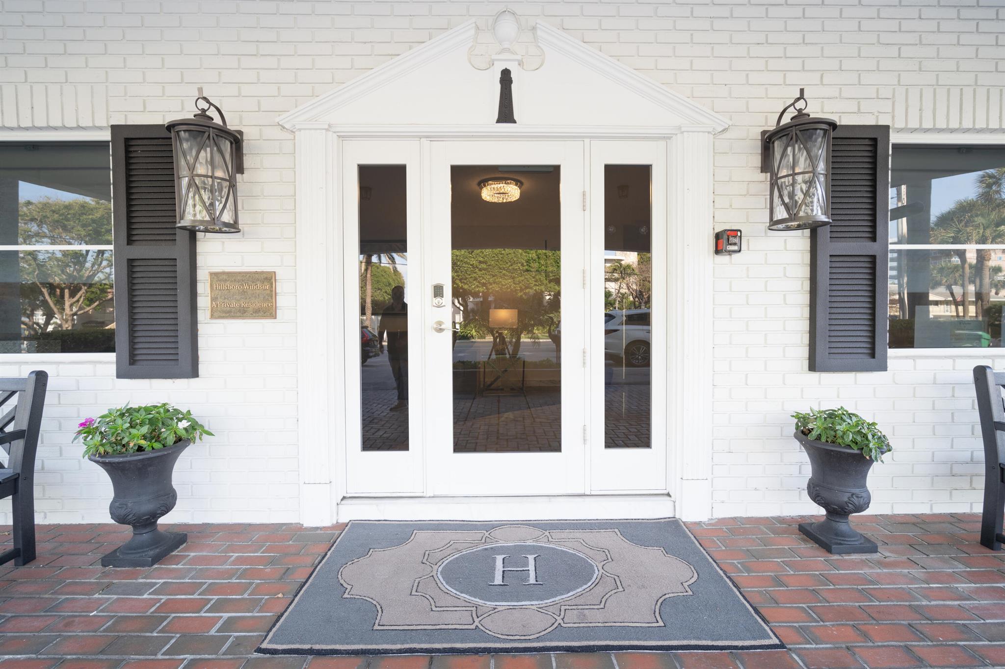 1169 Hillsboro Mile 803