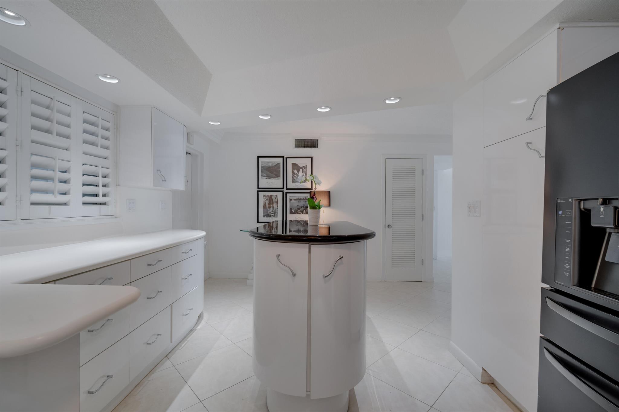 1169 Hillsboro Mile 803