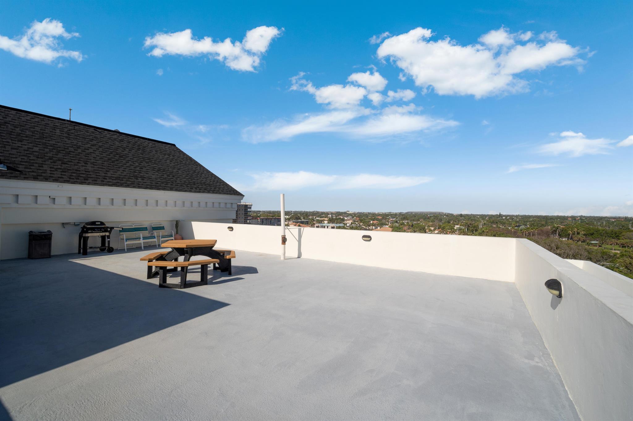 1169 Hillsboro Mile 803