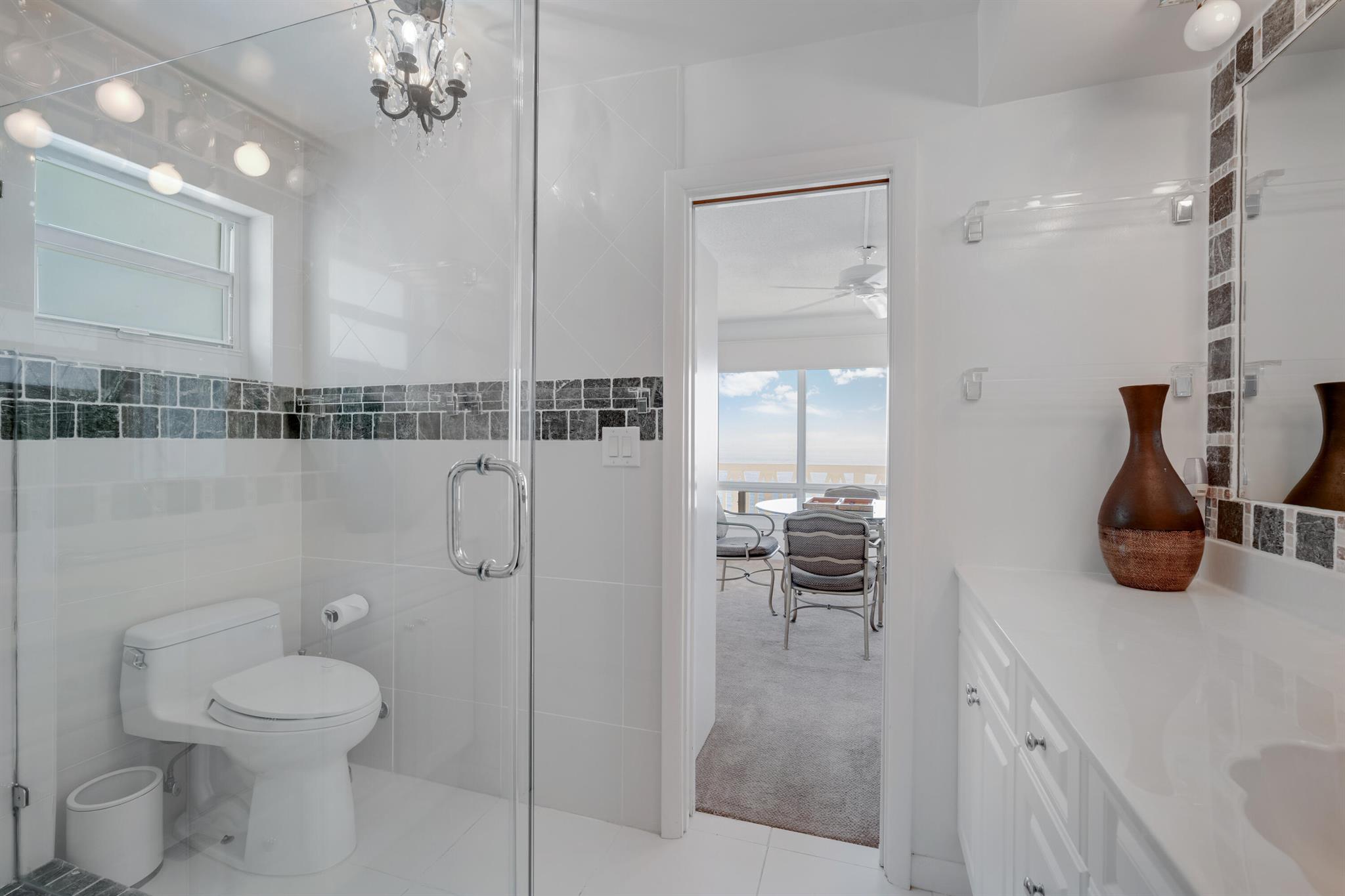 1169 Hillsboro Mile 803