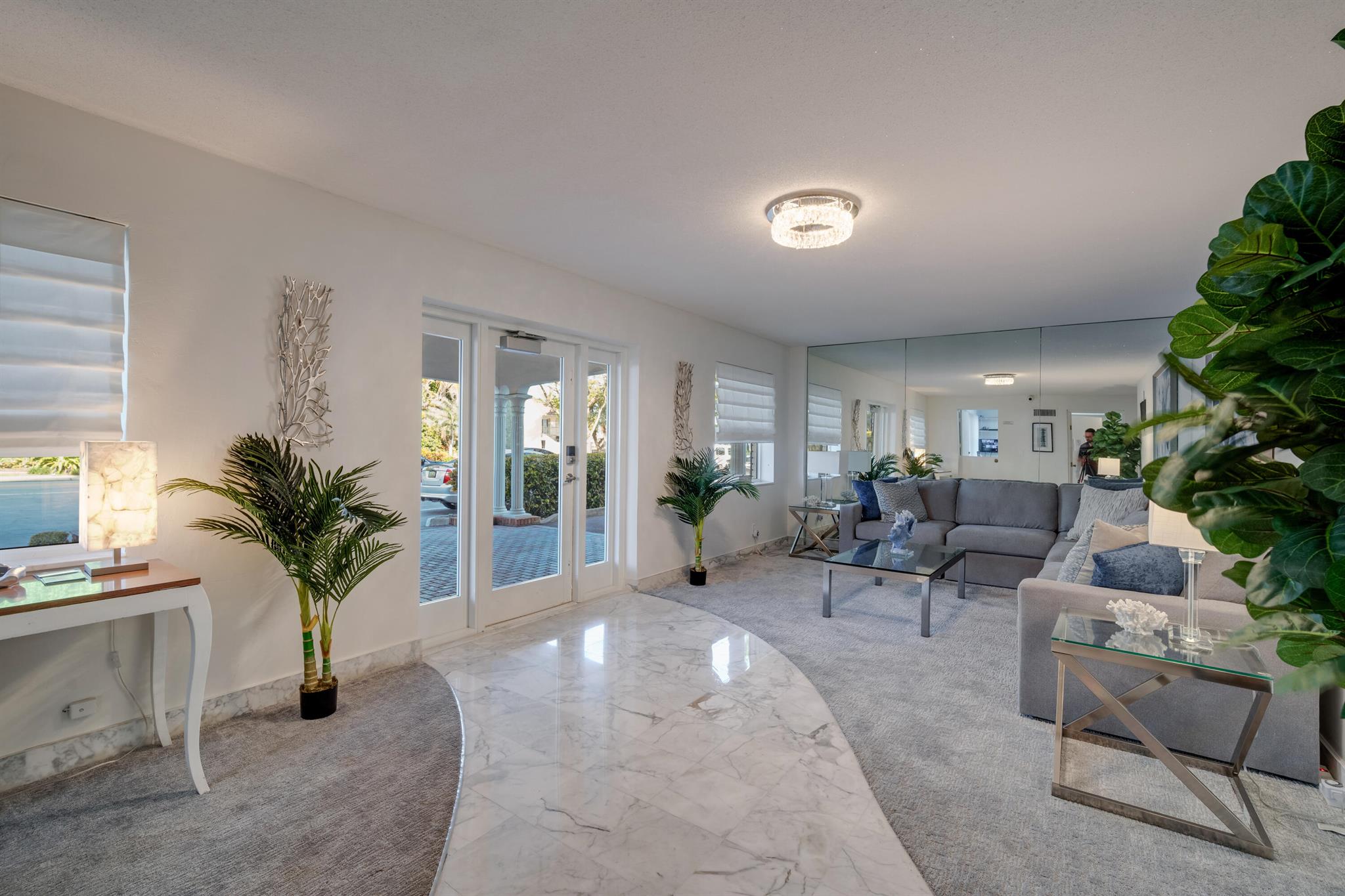 1169 Hillsboro Mile 803