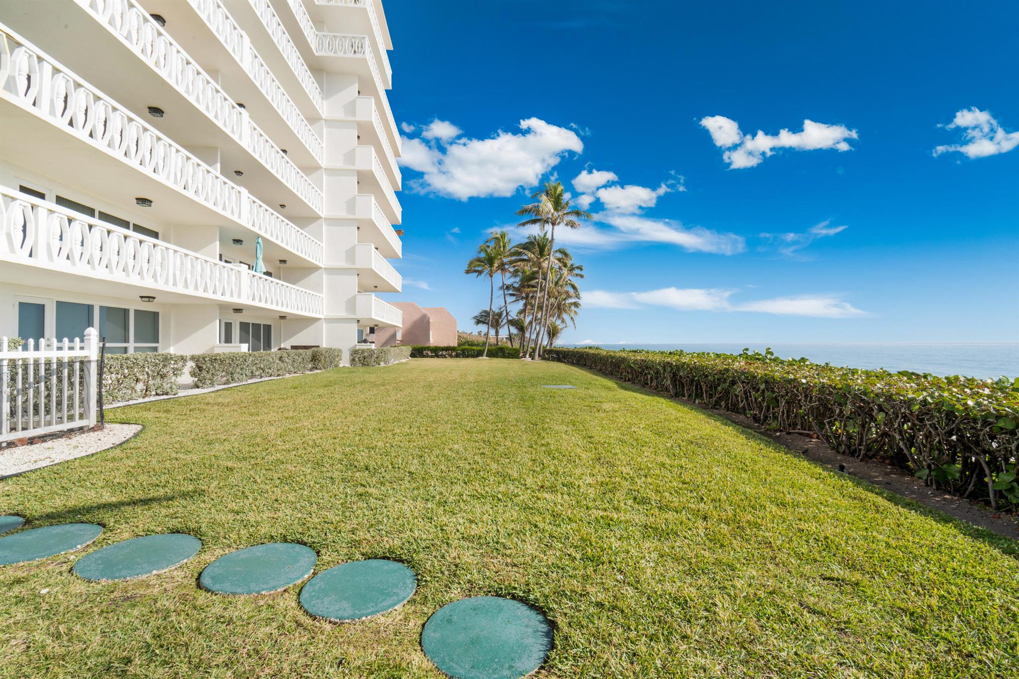 1169 Hillsboro Mile 803