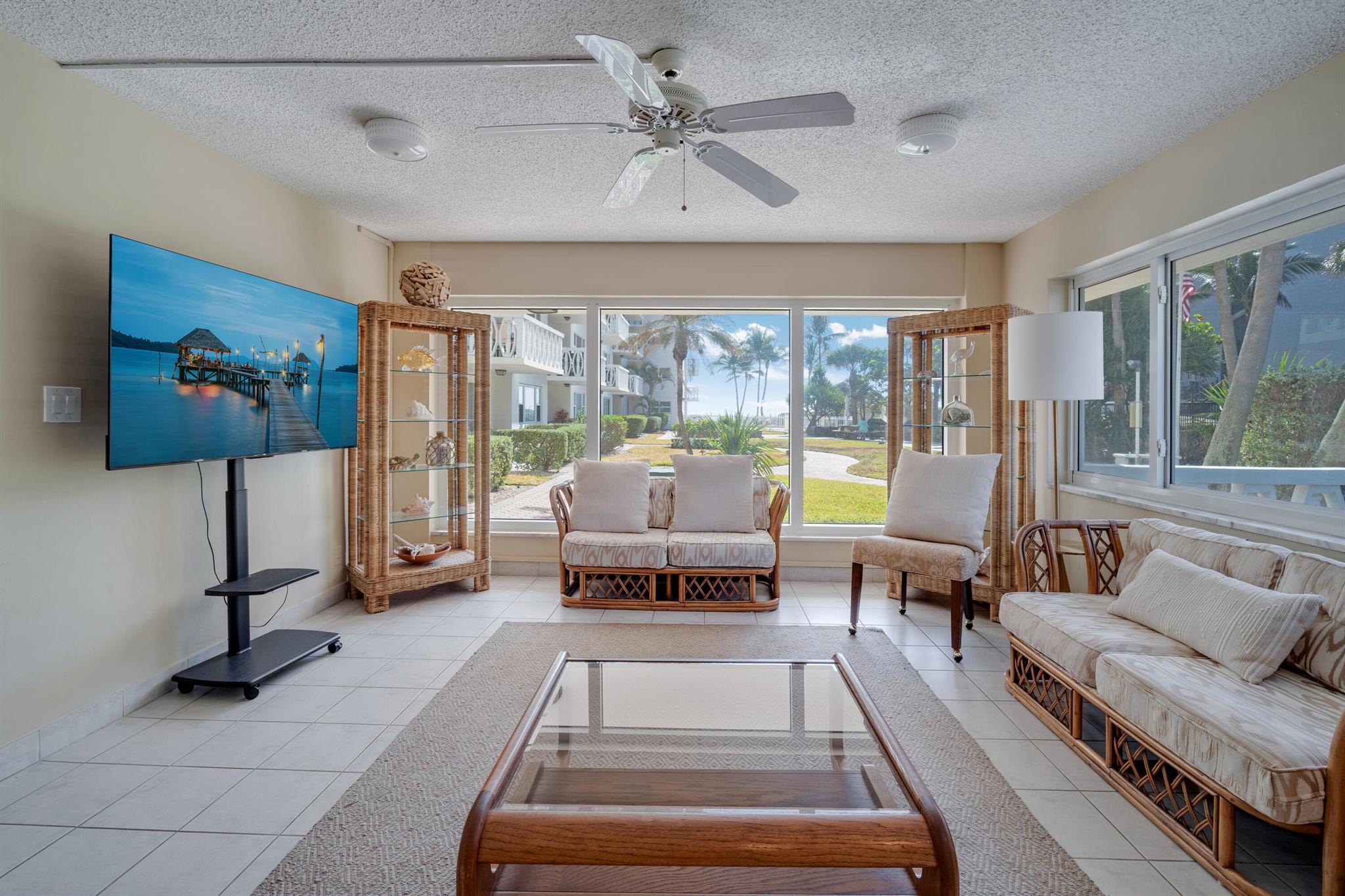 1169 Hillsboro Mile 803