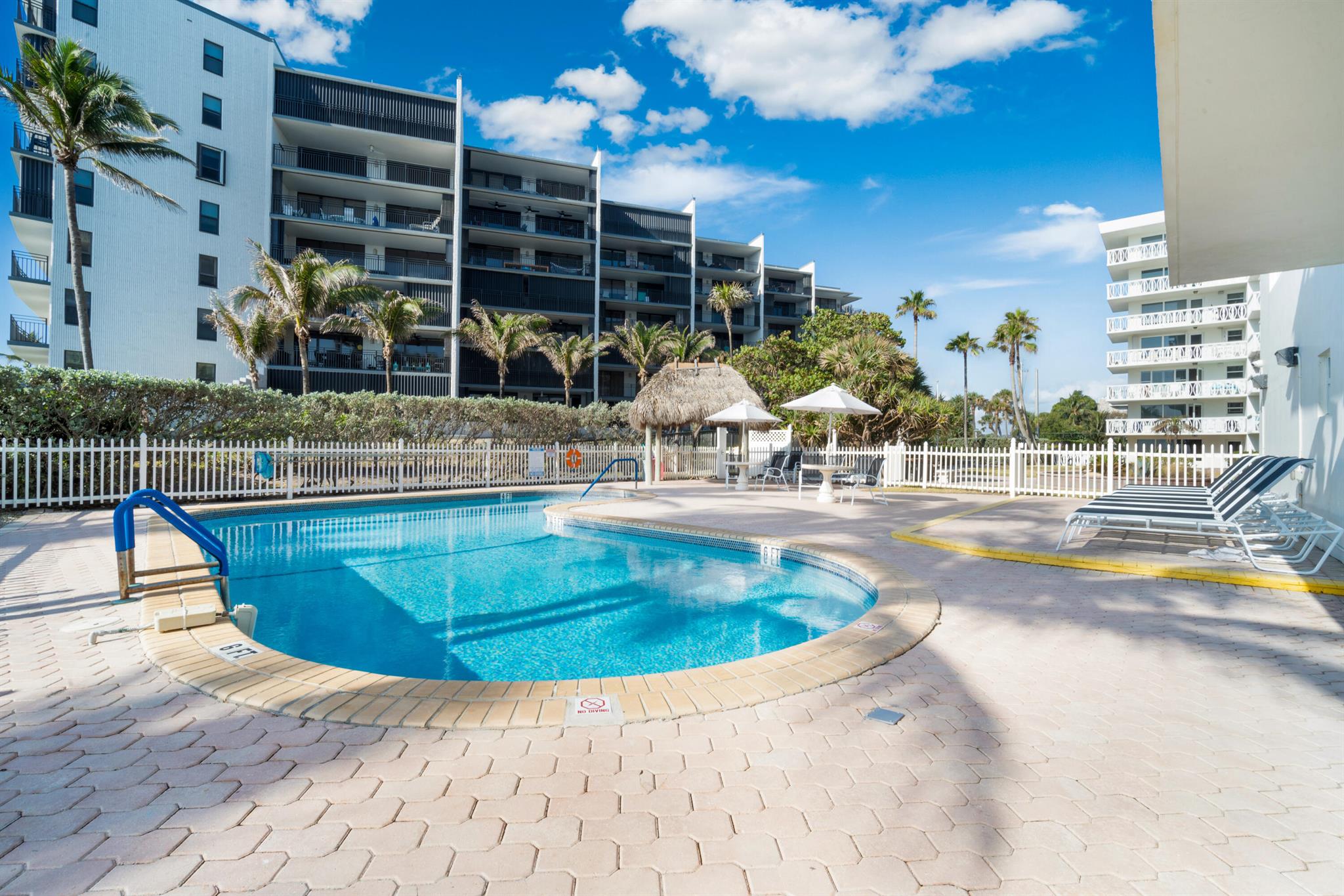 1169 Hillsboro Mile 803