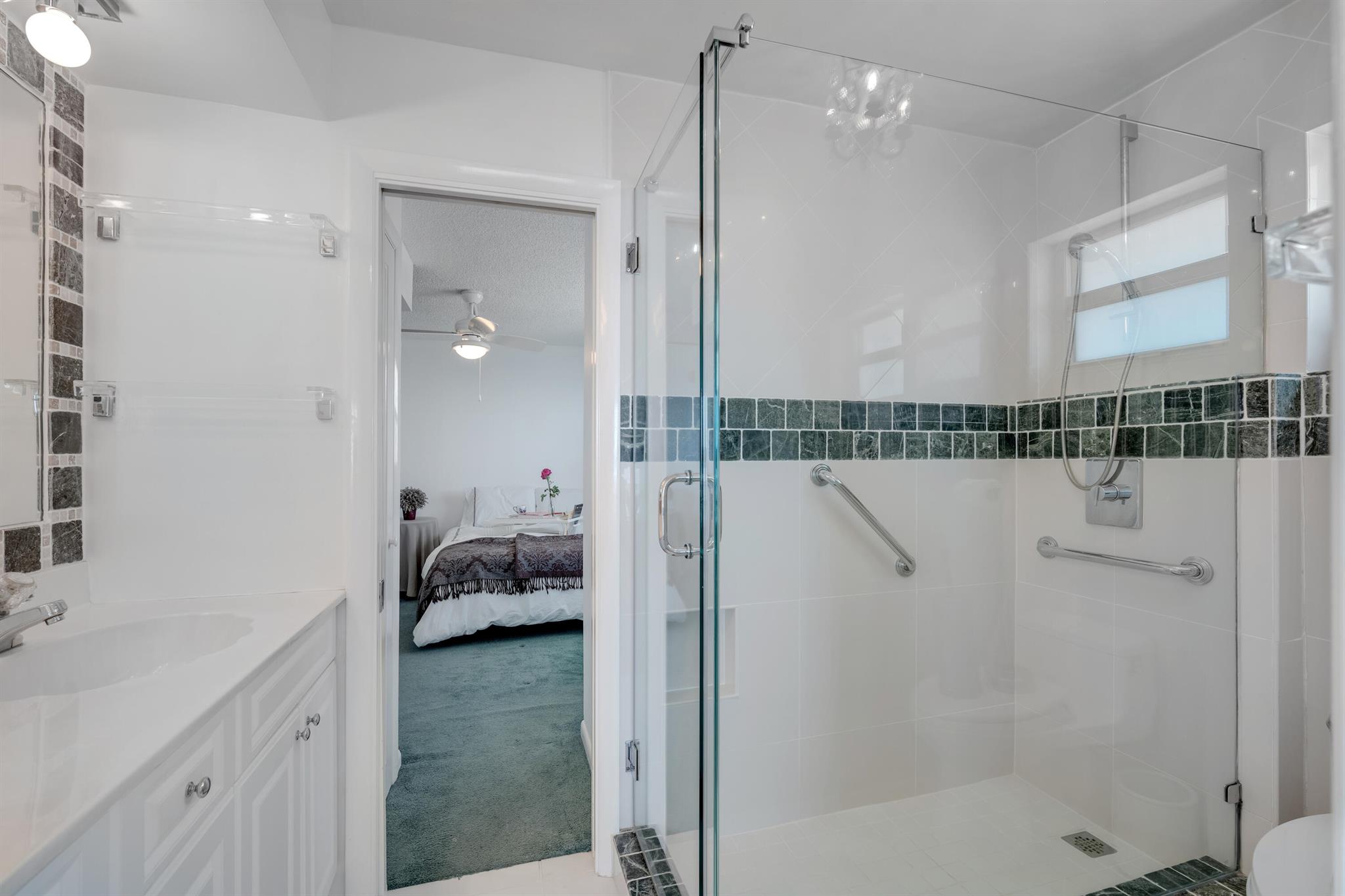 1169 Hillsboro Mile 803