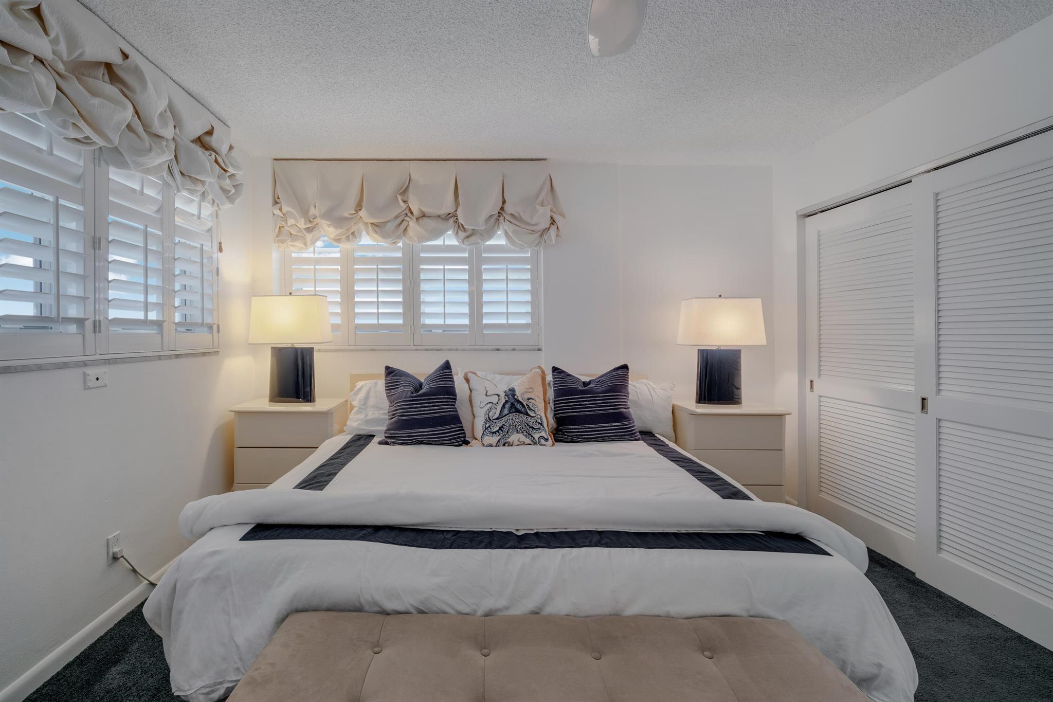 1169 Hillsboro Mile 803