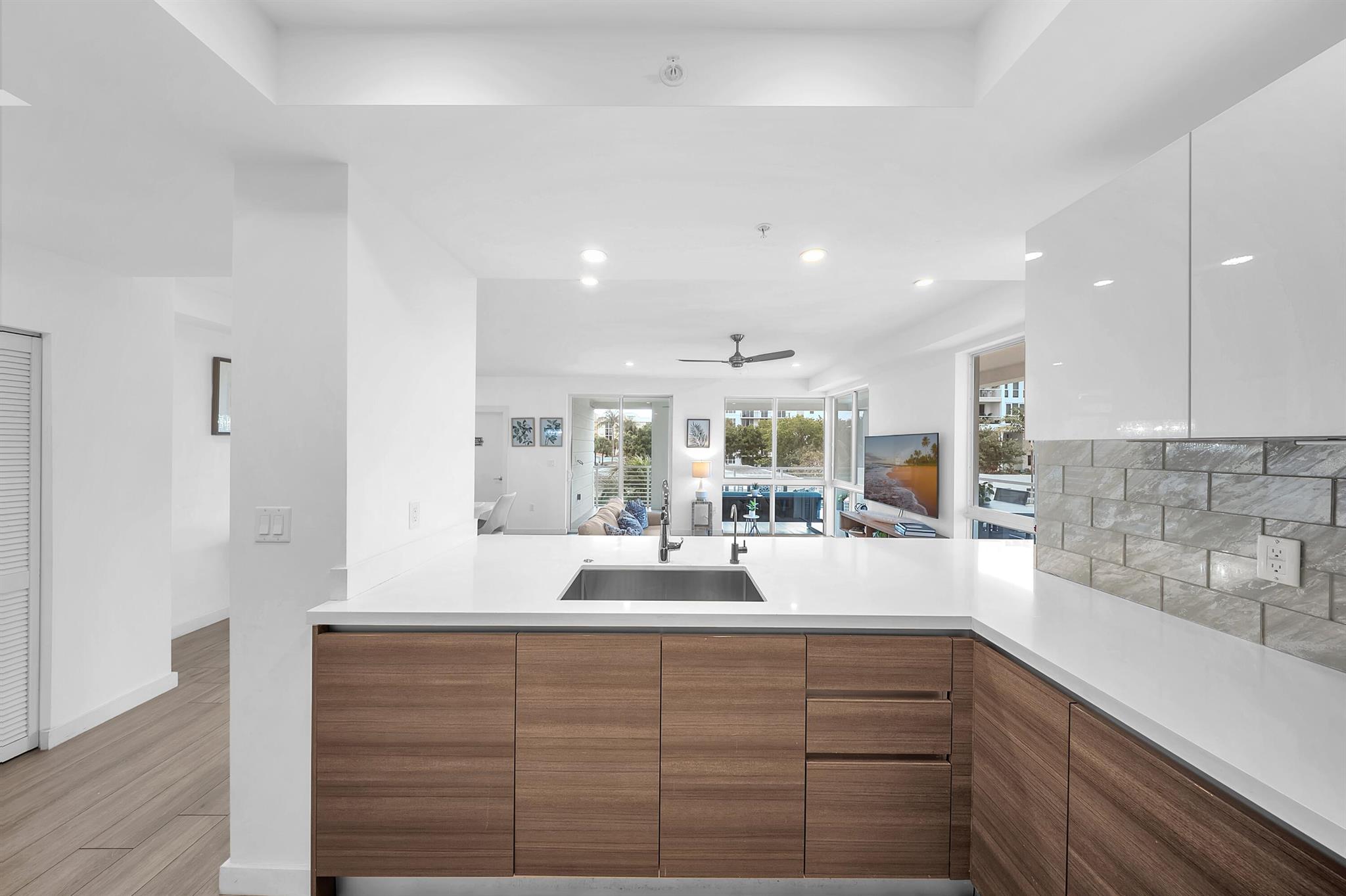 51 Se 19th Avenue 303