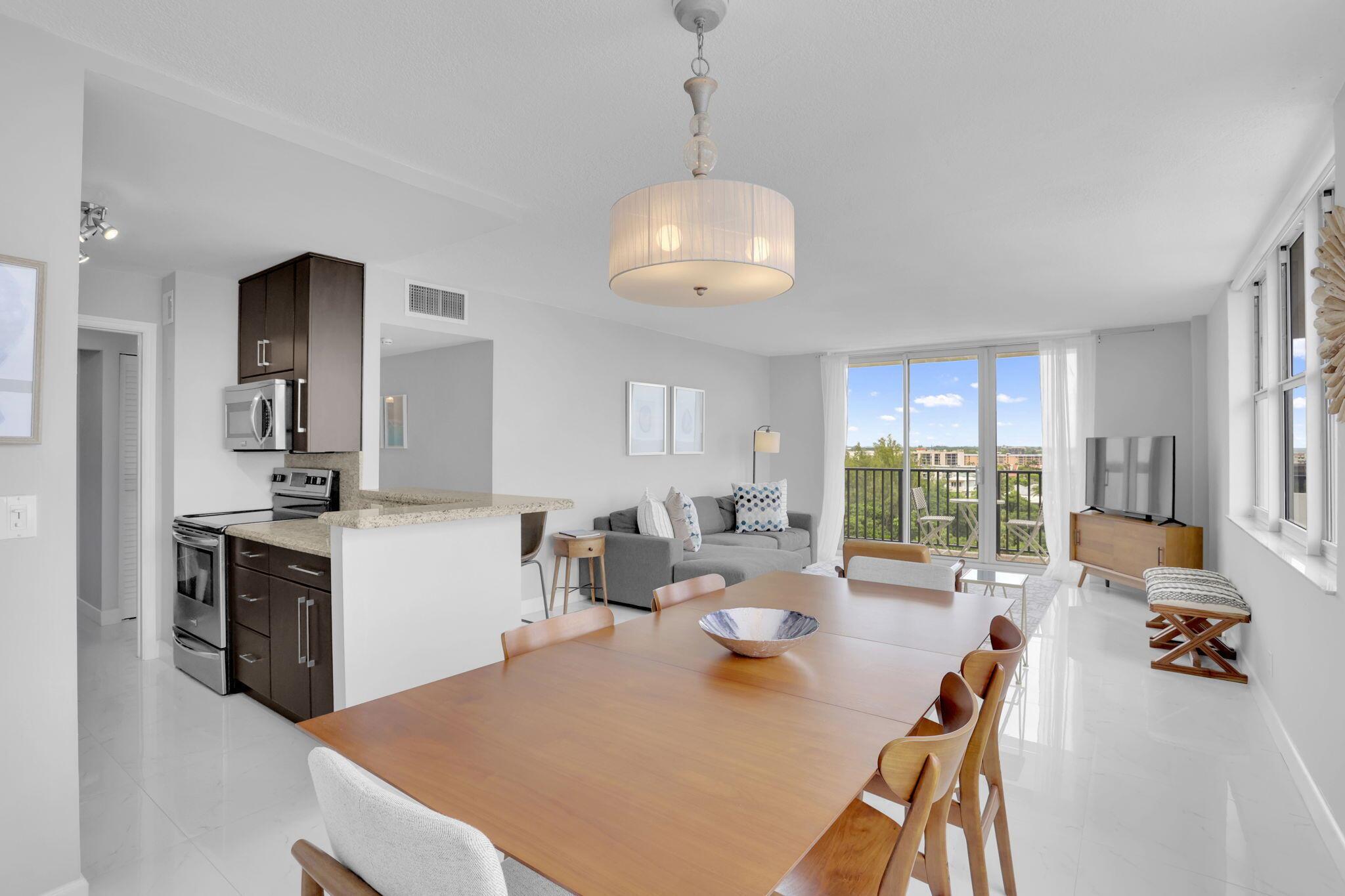 2121 N Ocean Boulevard 1008e