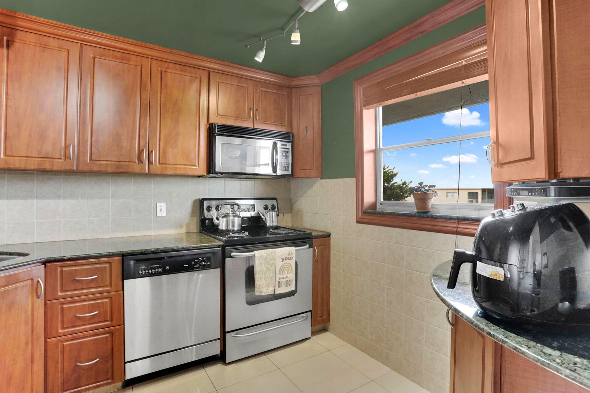 4800 Hillcrest Lane 503