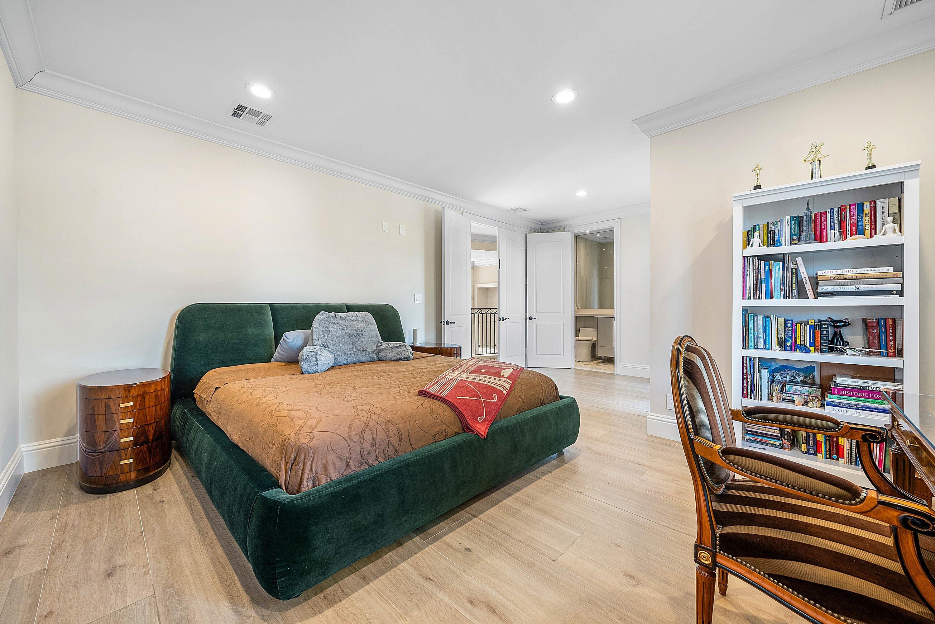398 NE 7th Street