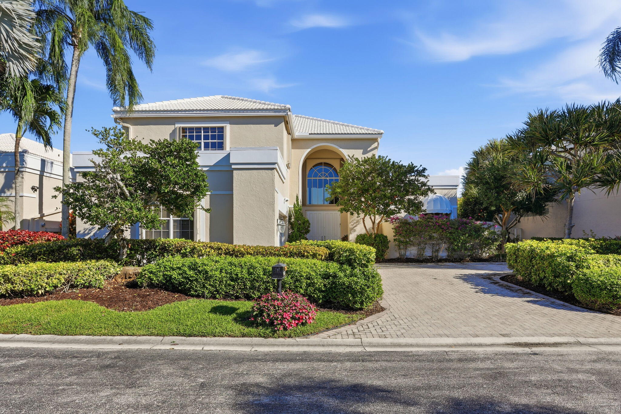 5472 Ascot Bend