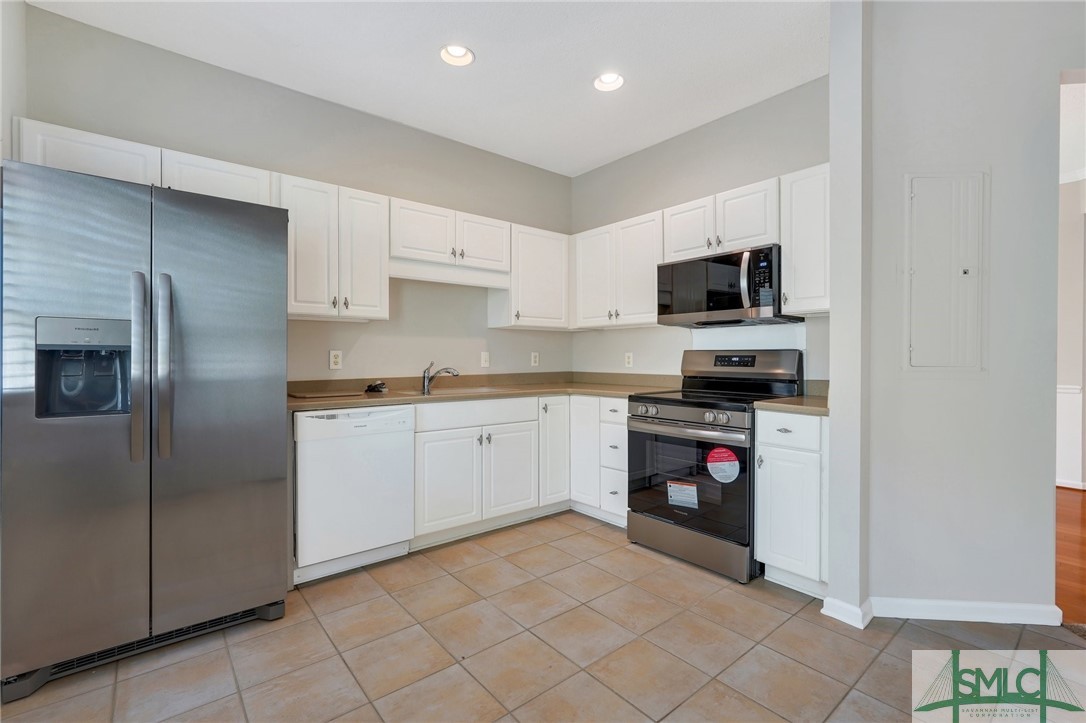 104 Coach House Square