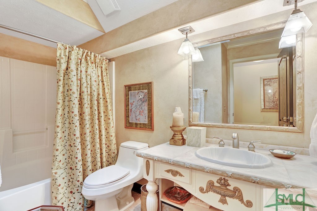 31 Bartow Point Drive