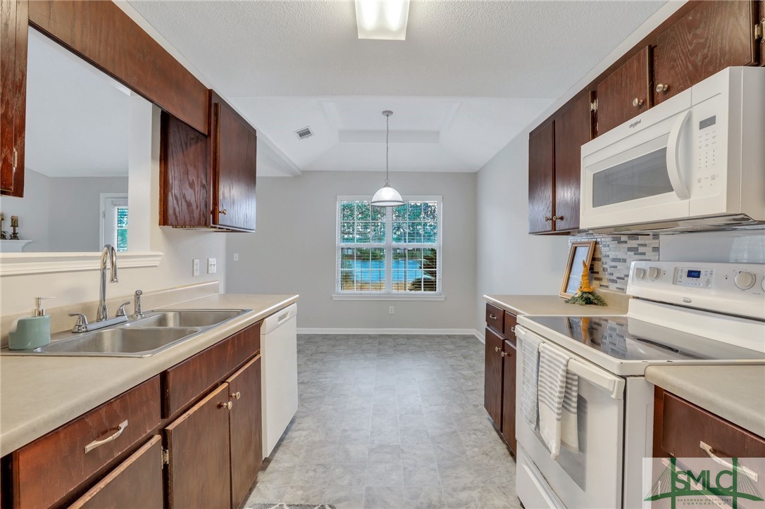 36 Bluelake Boulevard