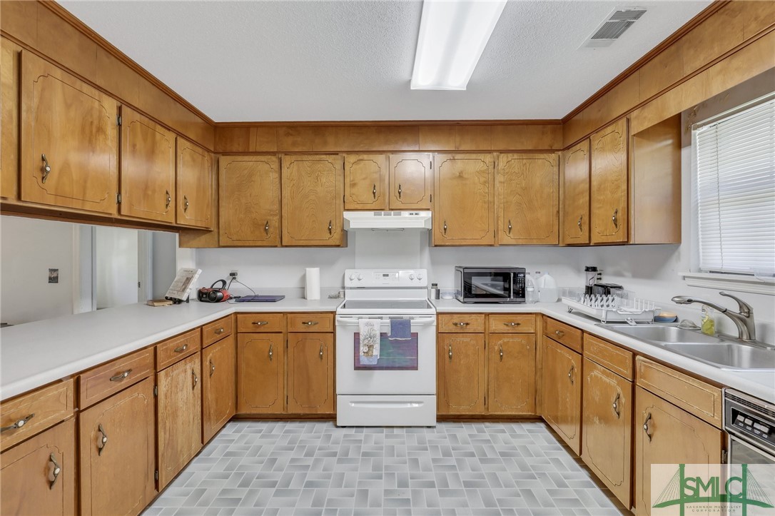 1250 Pless Clifton Road