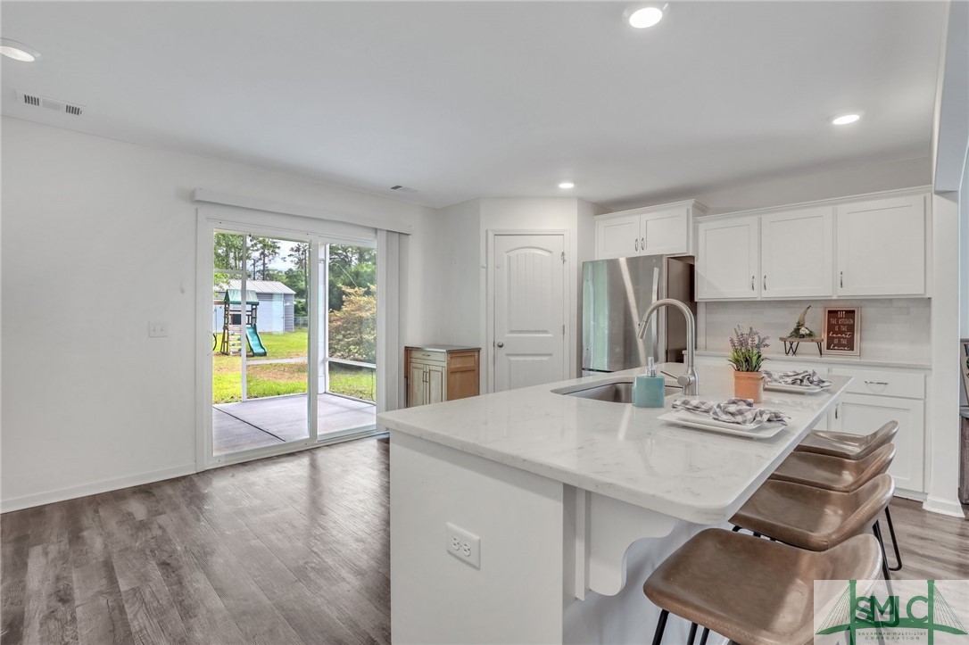 109 E Long Street