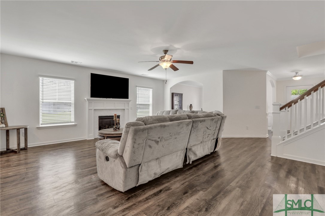 109 E Long Street