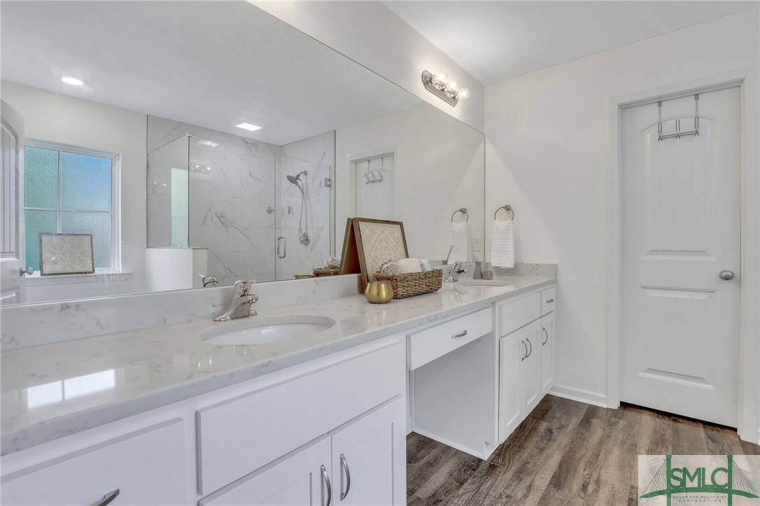 109 E Long Street