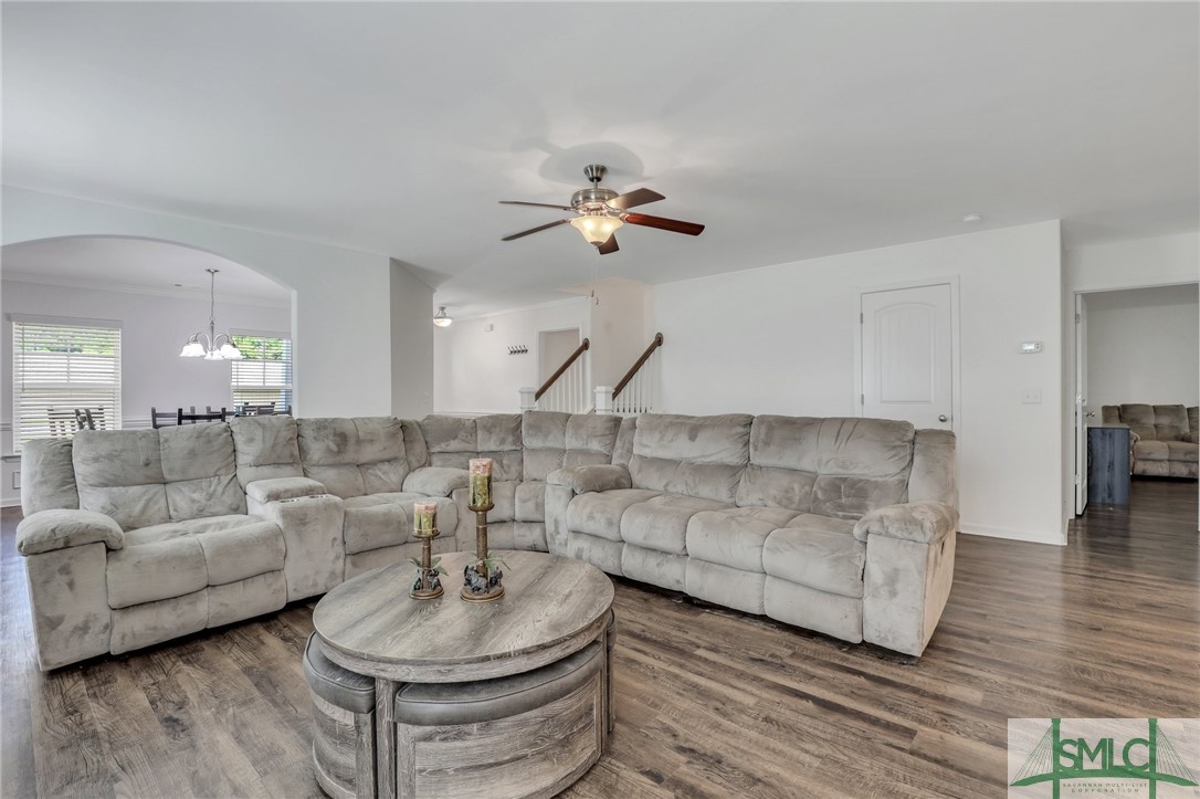 109 E Long Street