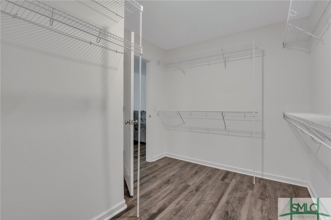109 E Long Street