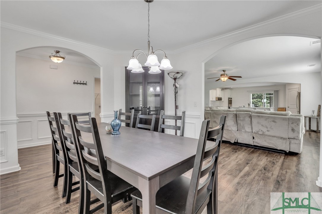 109 E Long Street