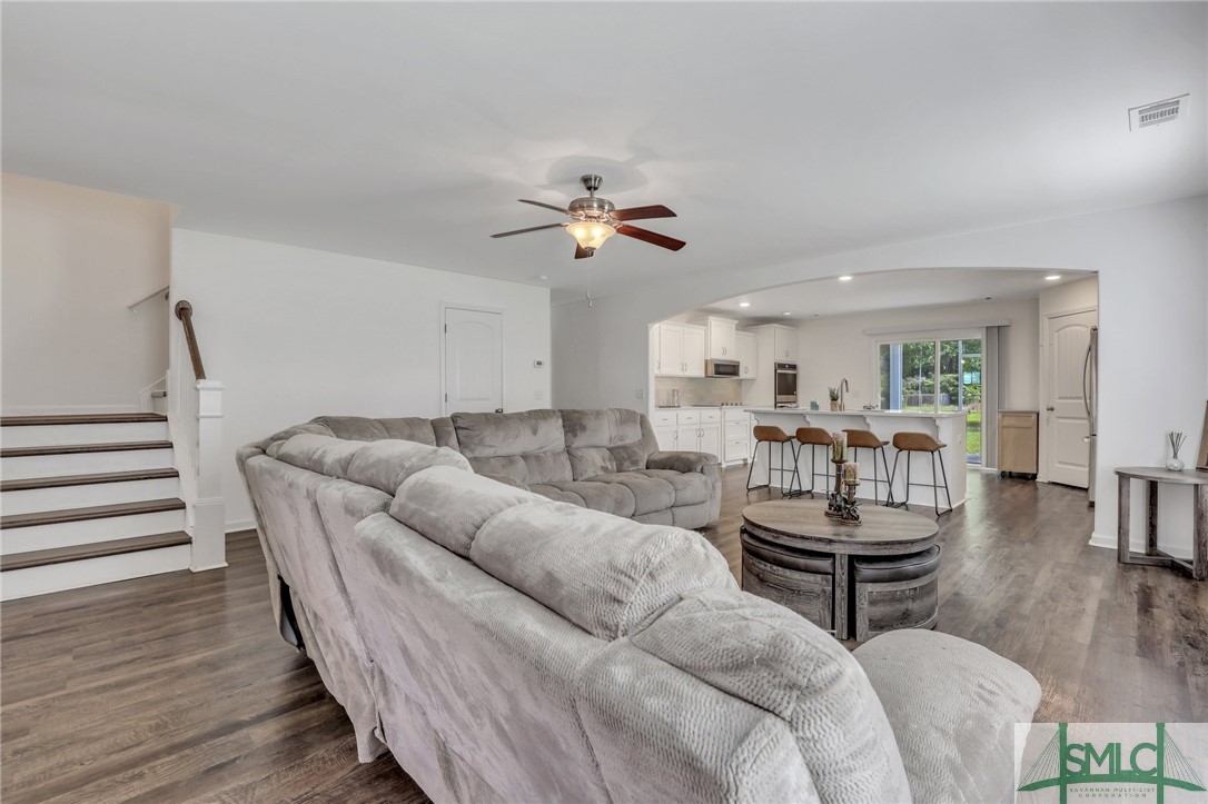 109 E Long Street