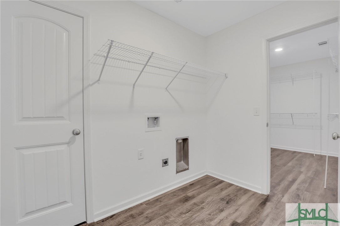 109 E Long Street