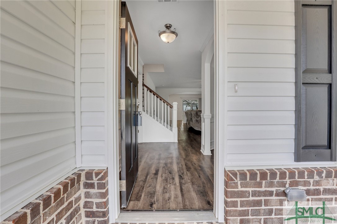 109 E Long Street