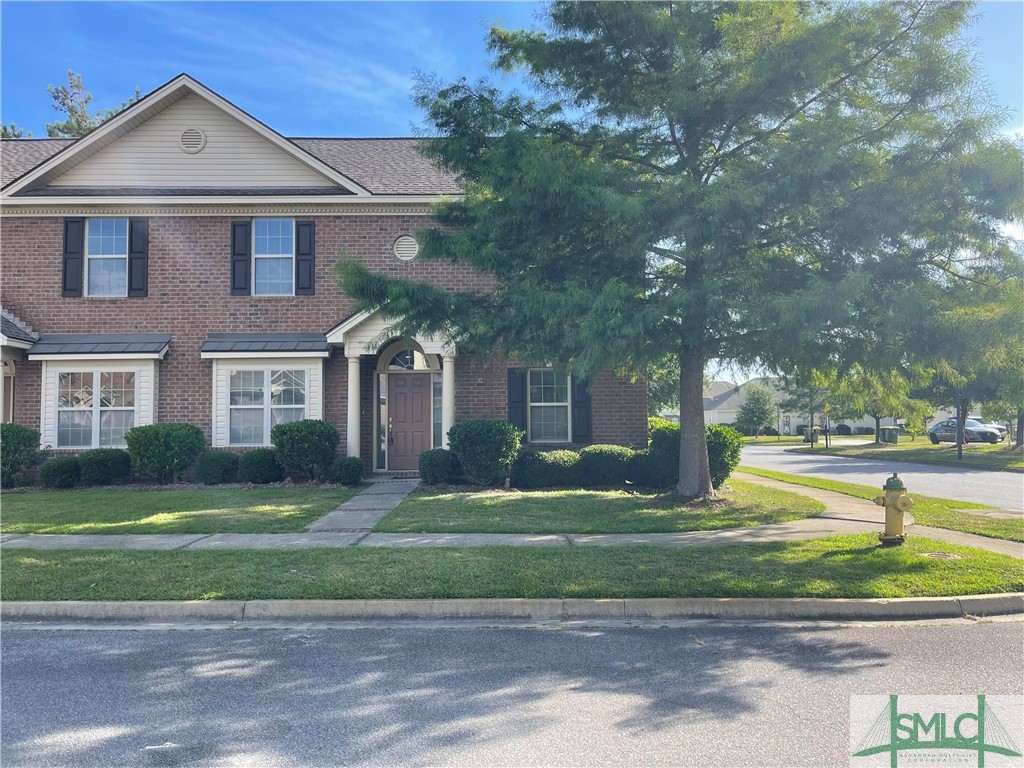 100 Coach House Square