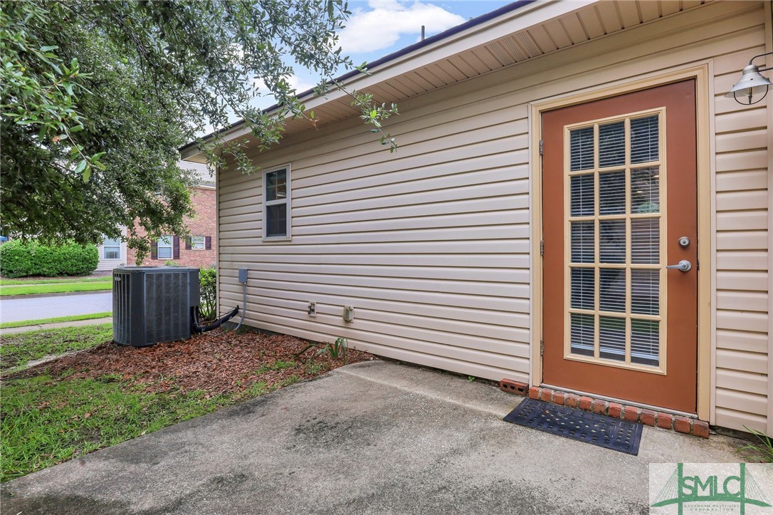 100 Coach House Square