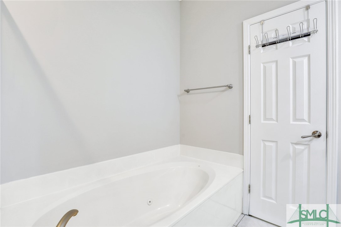 100 Coach House Square