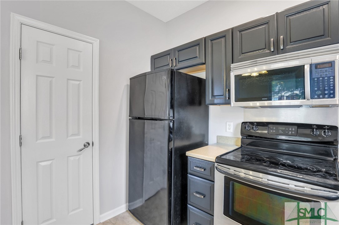 100 Coach House Square