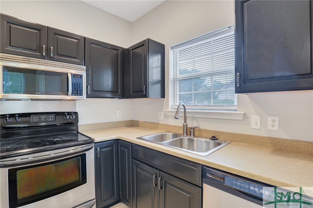 100 Coach House Square