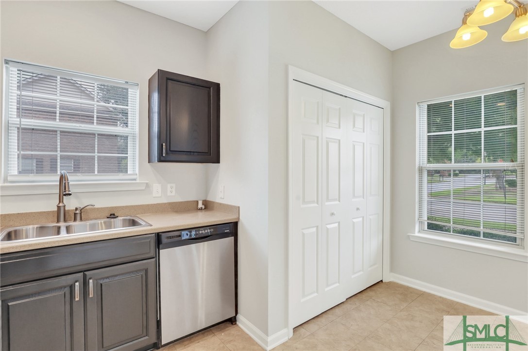 100 Coach House Square