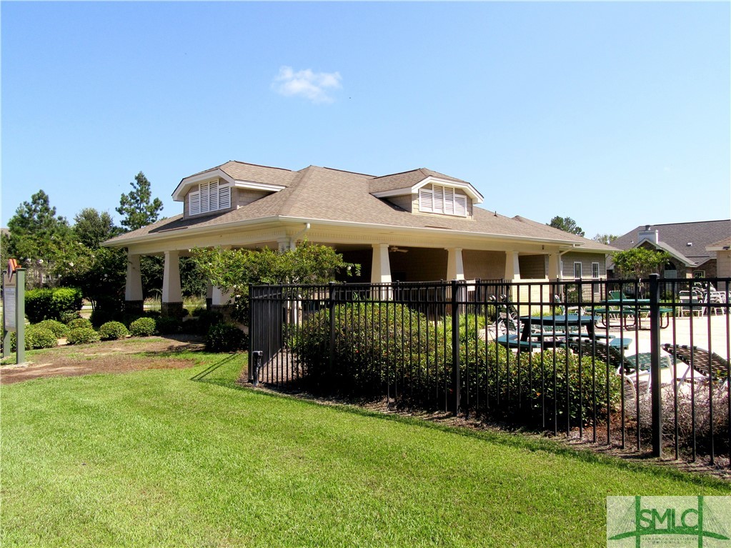 100 Coach House Square