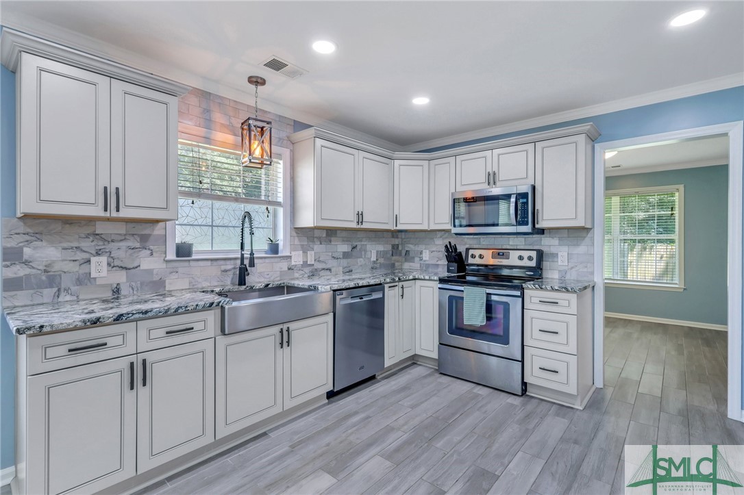 484 Greenwich Drive