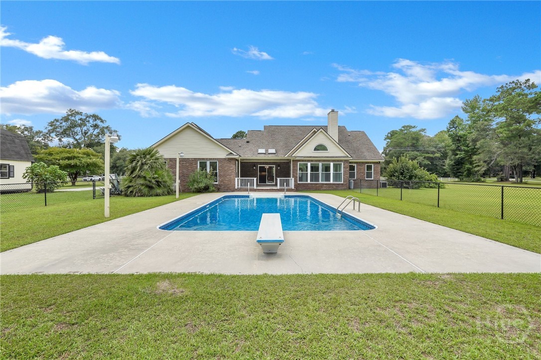 600 Old Louisville Road