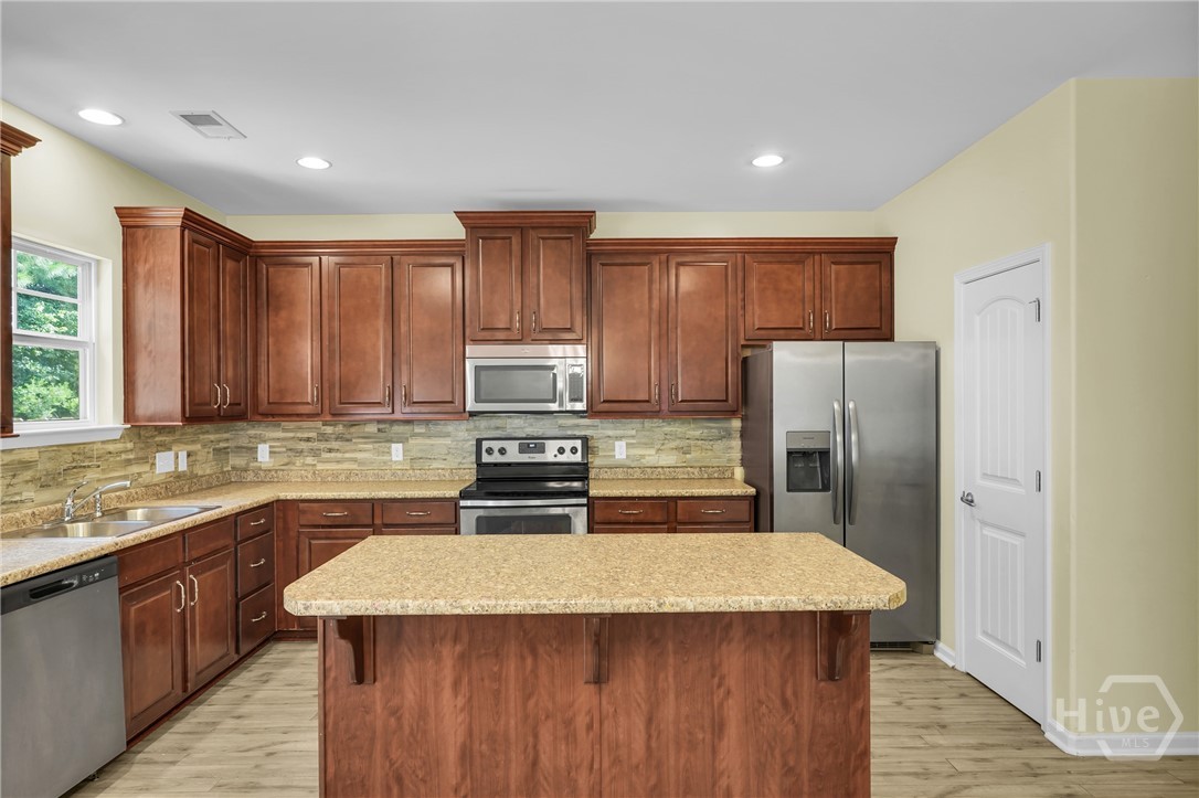 134 Lakepointe Drive