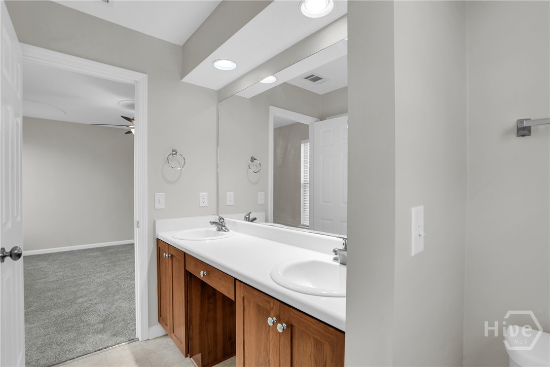 110 Coach House Square