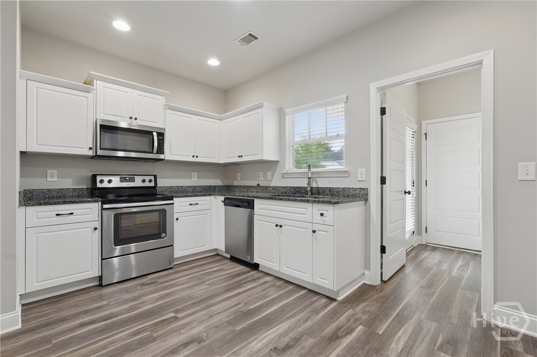 515 Potter Stone Square