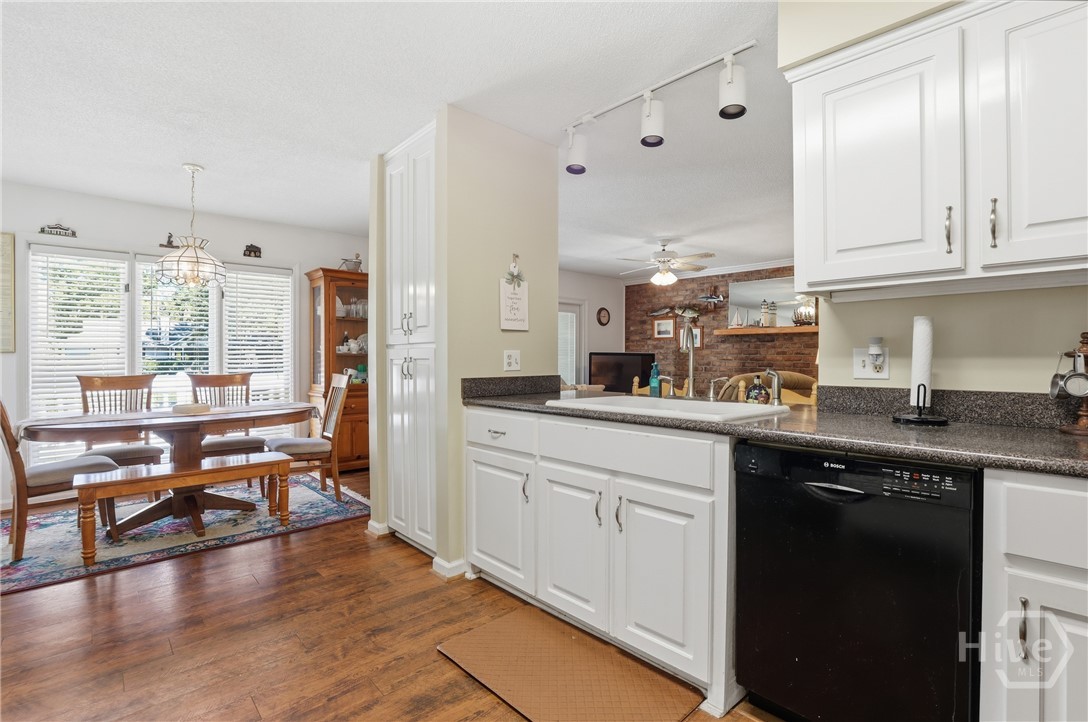 118 Companion Way
