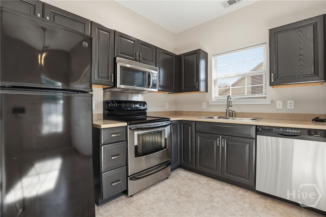 100 Coach House Square