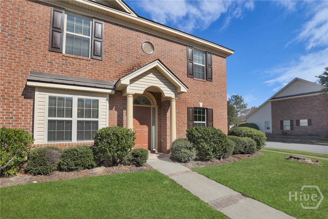 100 Coach House Square