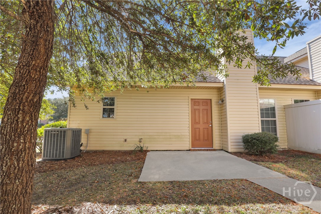 100 Coach House Square