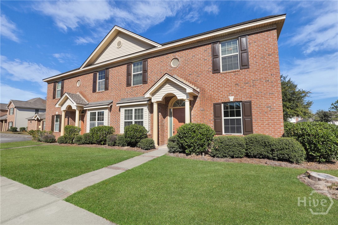 100 Coach House Square