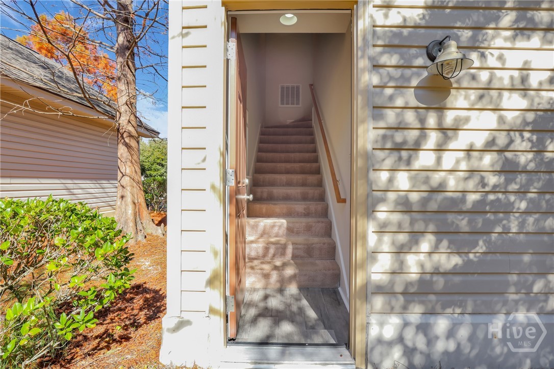 100 Coach House Square